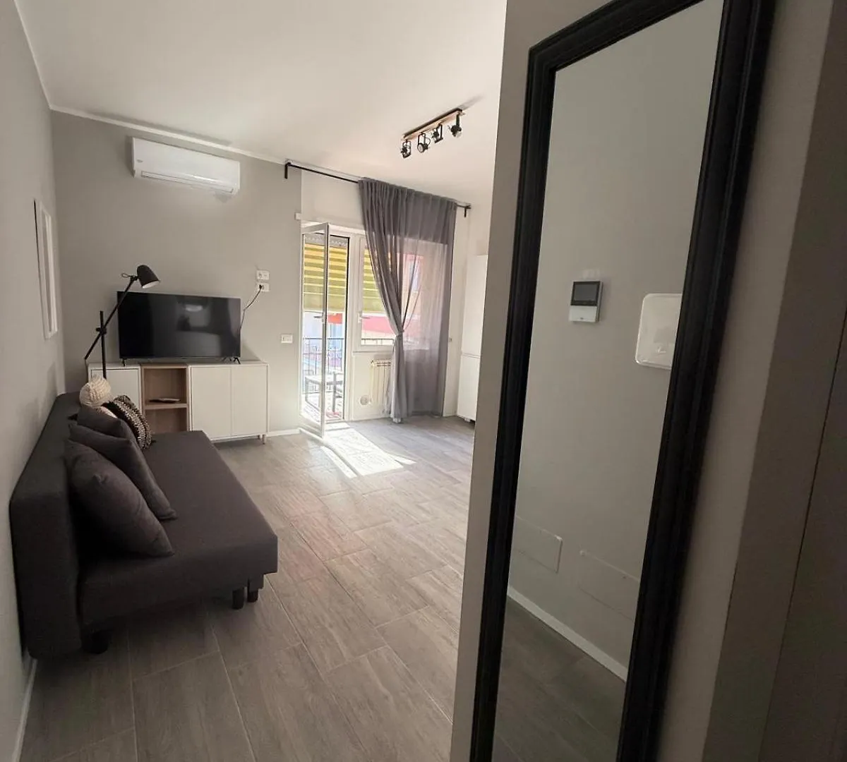 Apartment Tiburtina Flam Guest House Rome Italy